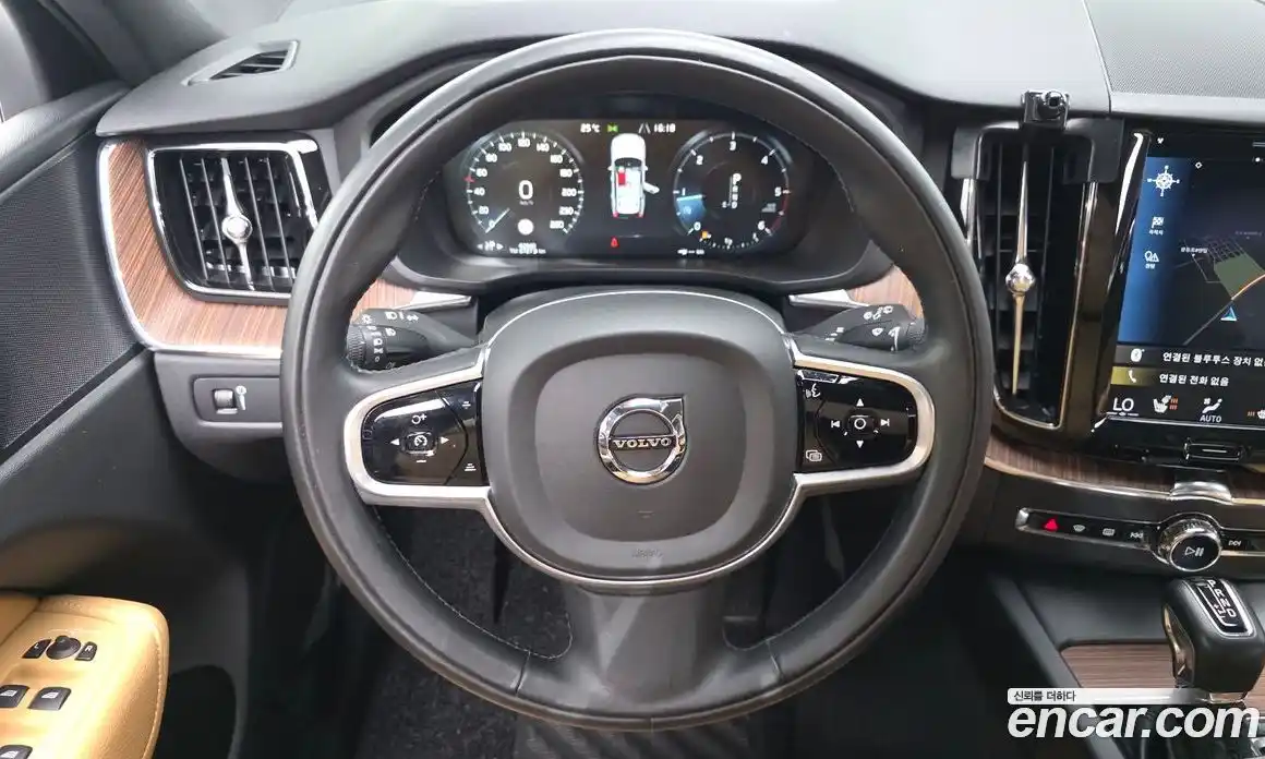 Volvo XC60 2019 2.0 автомат (гидро), фото 13