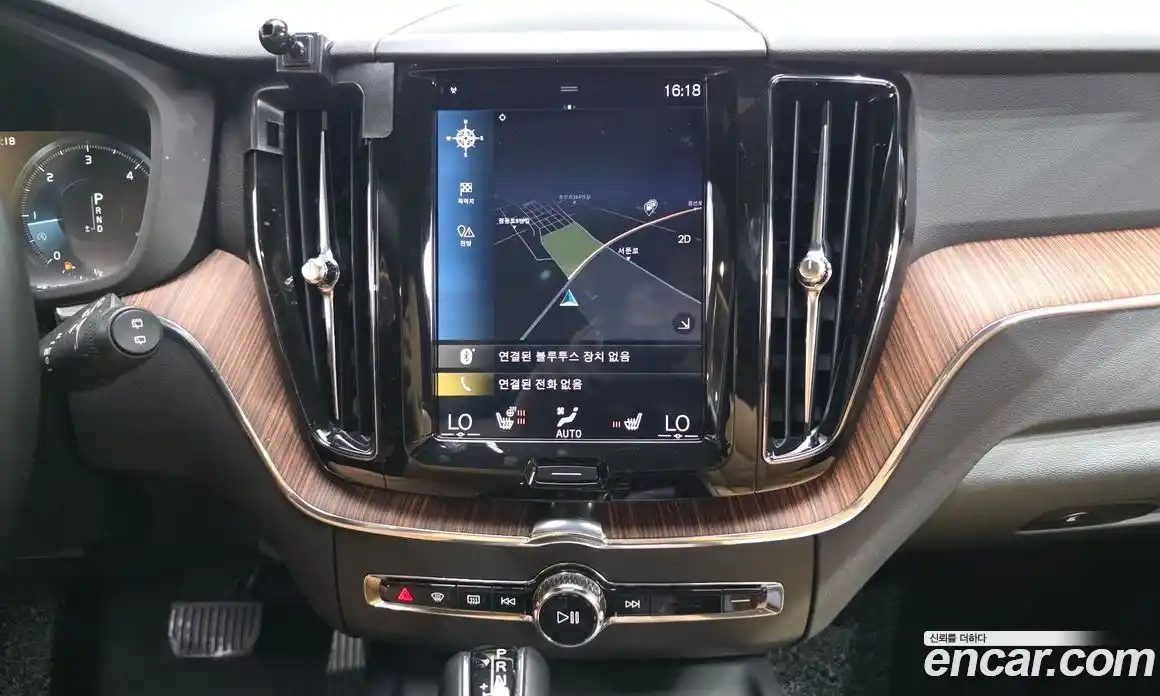 Volvo XC60 2019 2.0 автомат (гидро), фото 15