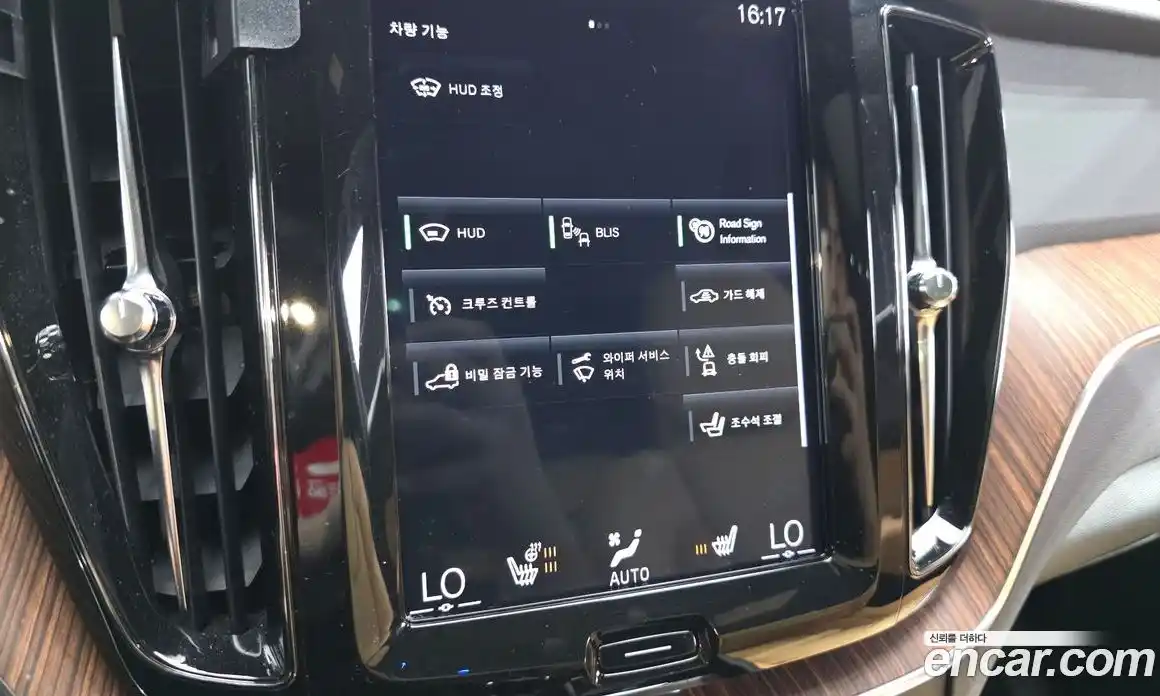 Volvo XC60 2019 2.0 автомат (гидро), фото 17