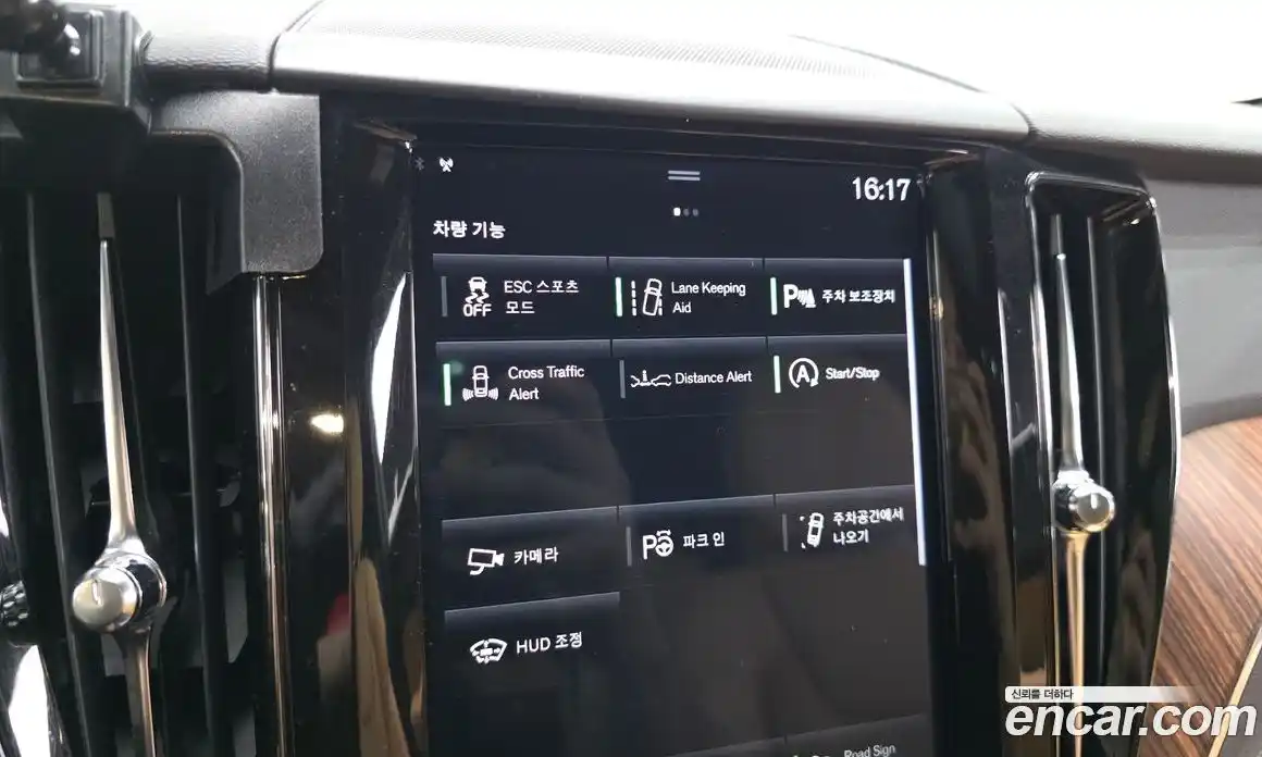 Volvo XC60 2019 2.0 автомат (гидро), фото 18