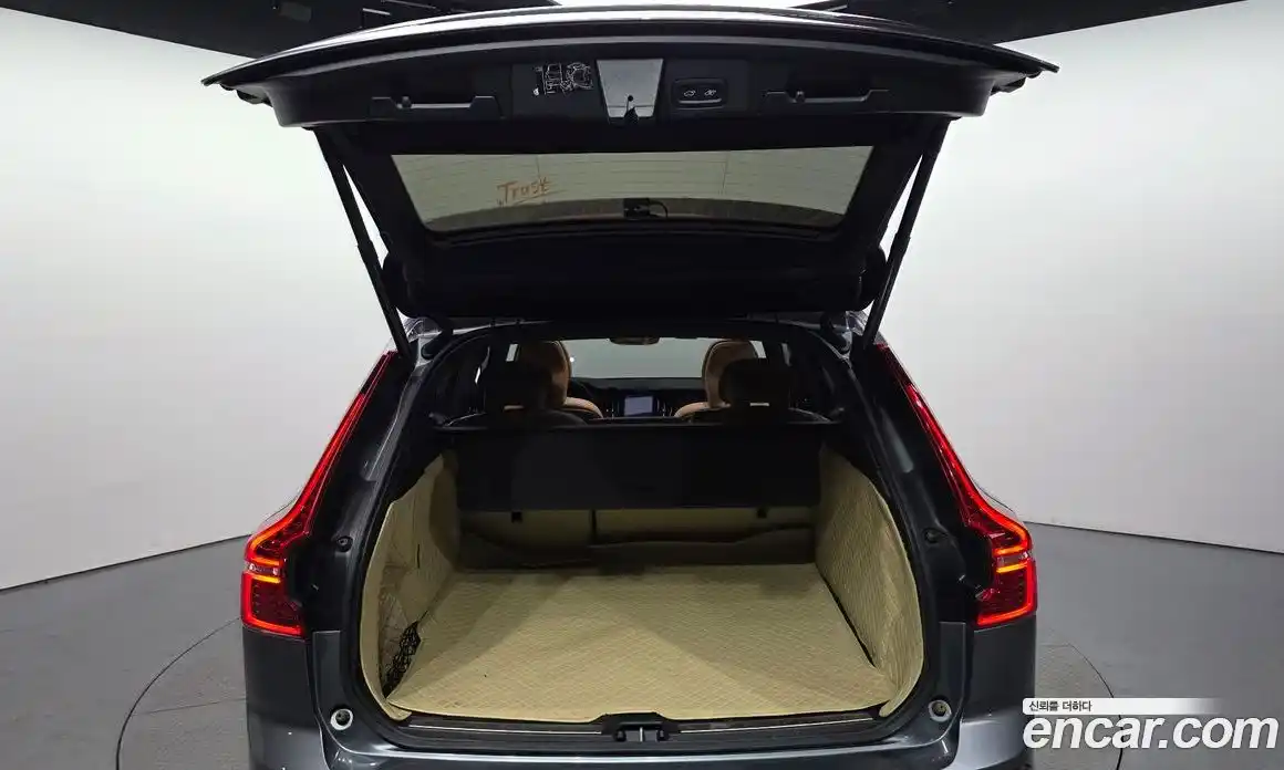 Volvo XC60 2019 2.0 автомат (гидро), фото 20