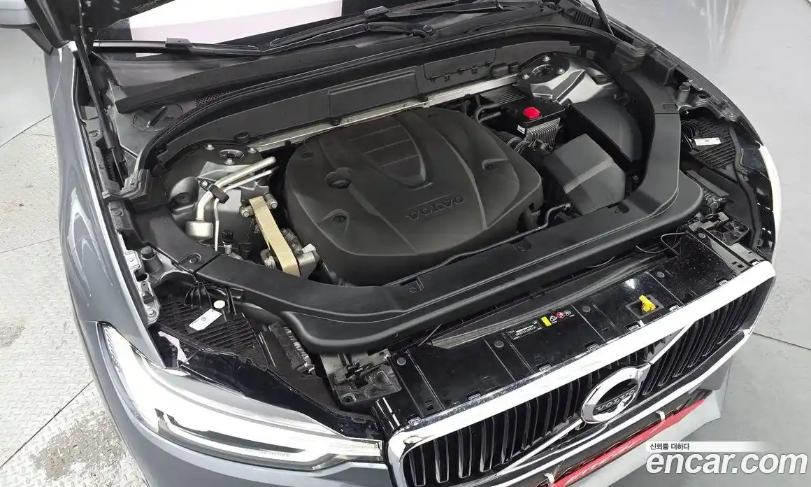 Volvo XC60 2019 2.0 автомат (гидро), фото 6