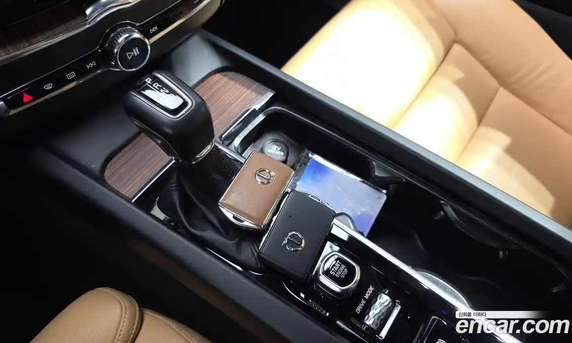 Volvo XC60 2019 2.0 автомат (гидро), фото 9