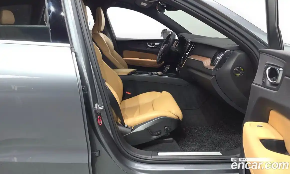 Volvo XC60 2019 2.0 автомат (гидро), фото 10