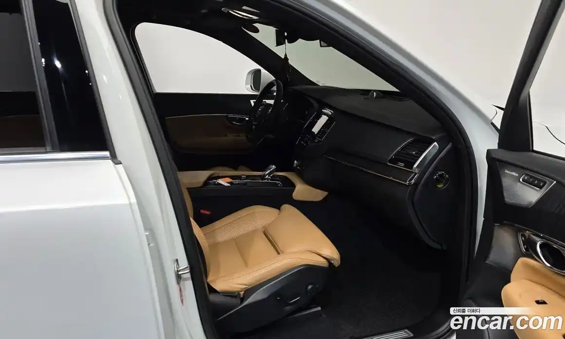 Volvo XC90 2023 2.0 автомат (гидро), фото 16
