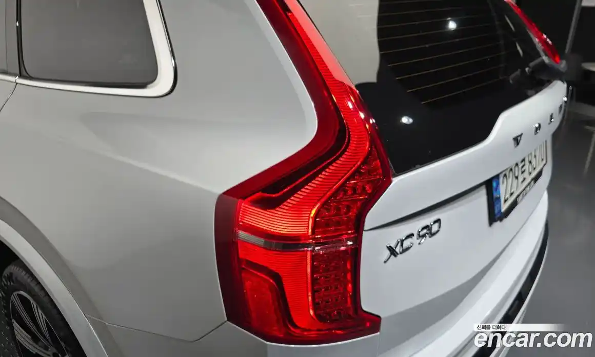 Volvo XC90 2023 2.0 автомат (гидро), фото 9