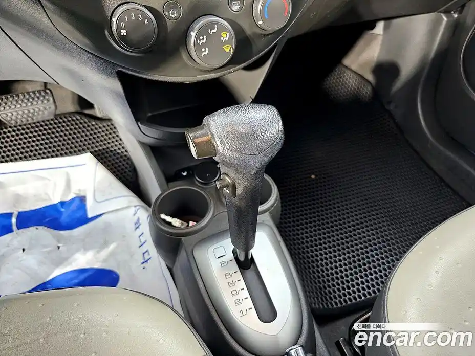 Chevrolet Spark 2011 1.0 автомат (гидро), фото 14