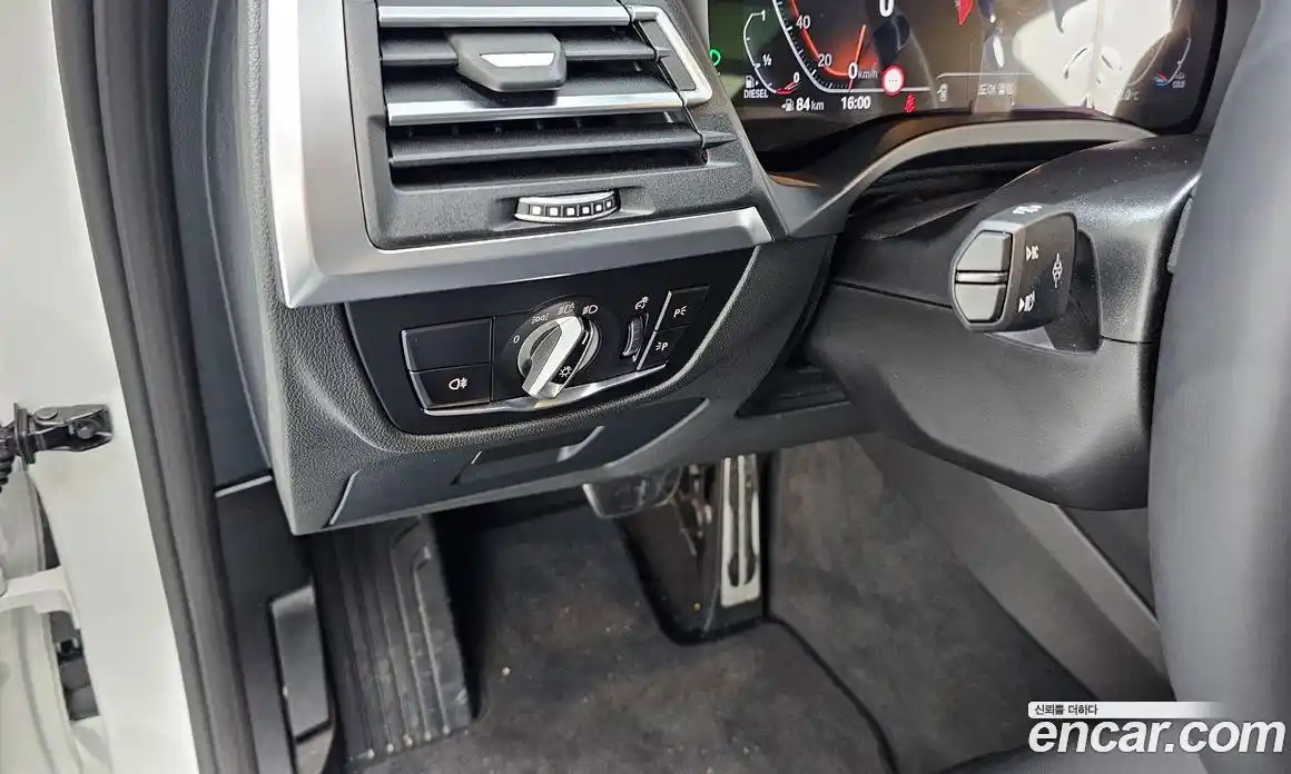 BMW X4 2025 2.0 автомат (гидро), фото 30
