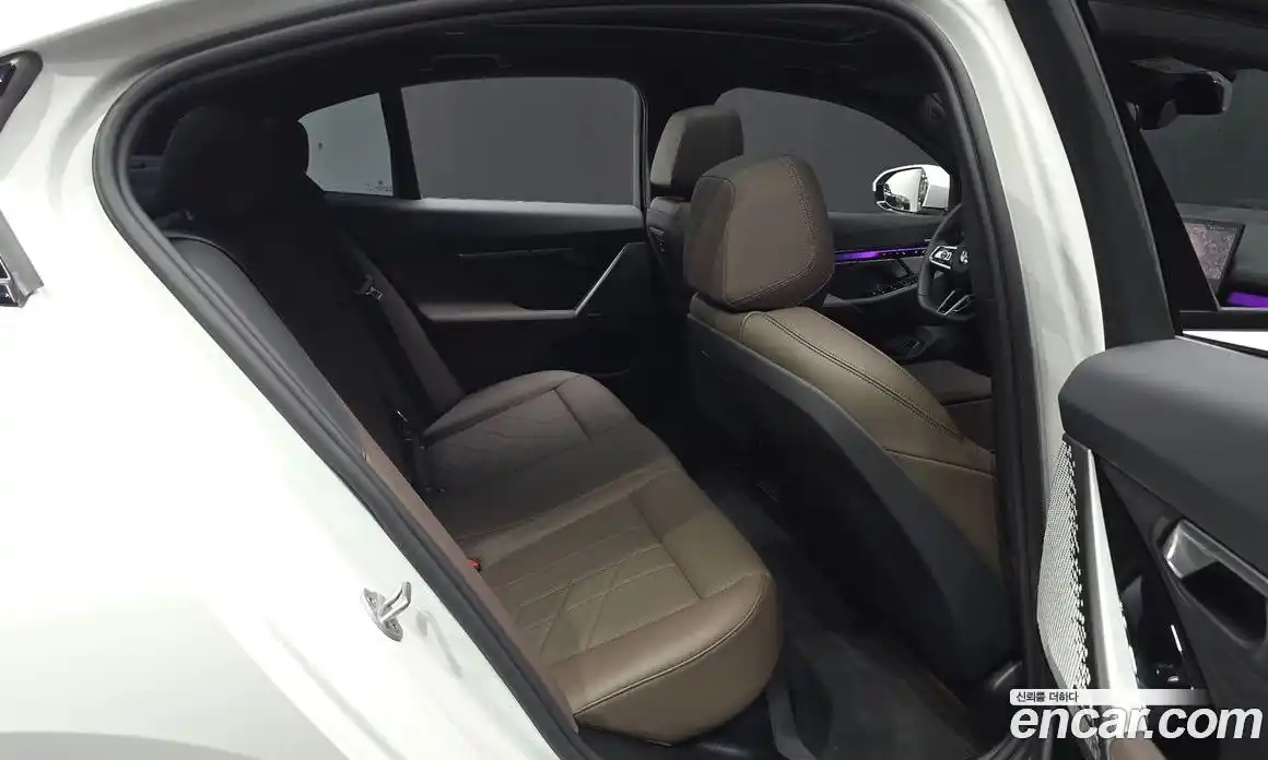 BMW 5 серия 2025 2.0 автомат (гидро), фото 11
