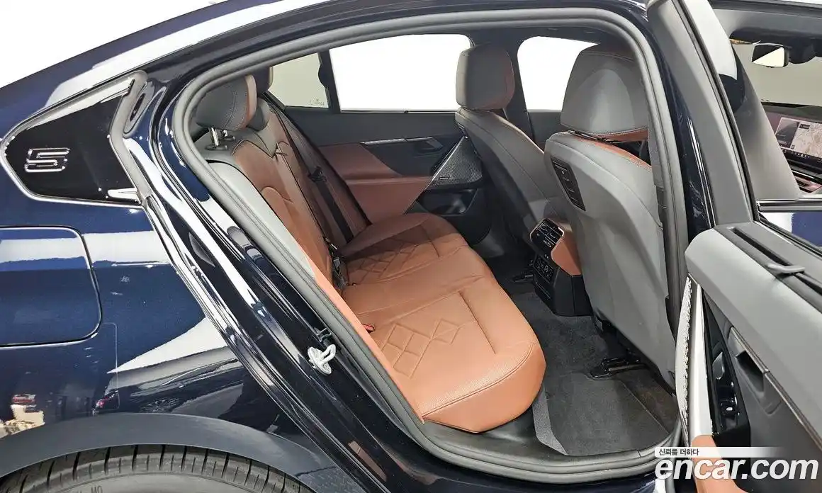 BMW 5 серия 2025 2.0 автомат (гидро), фото 11