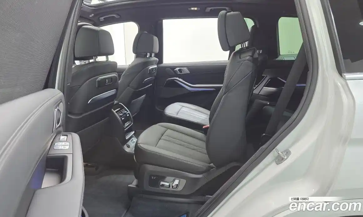 BMW X7 2023 3.0 автомат (гидро), фото 17