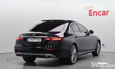 Mercedes-Benz E-Class 2023 3.0 автомат (гидро), миниатюра 2