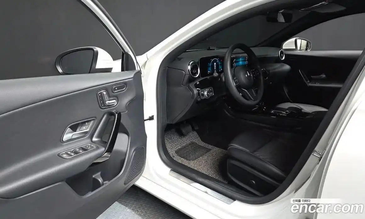 Mercedes-Benz A-Class 2019 2.0 гидро, фото 13 Mercedes-Benz A-Class 2019 2.0 гидро, фото 13