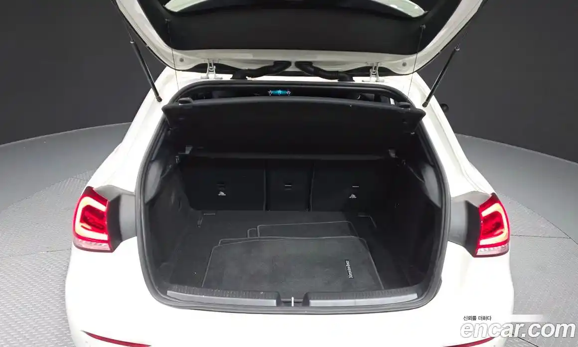 Mercedes-Benz A-Class 2019 2.0 гидро, фото 26 Mercedes-Benz A-Class 2019 2.0 гидро, фото 26
