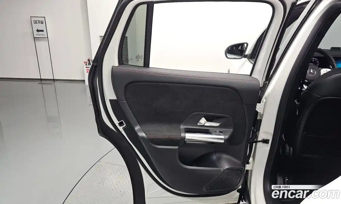 Mercedes-Benz GLA-Class 2022 2.0 гидро, фото 14