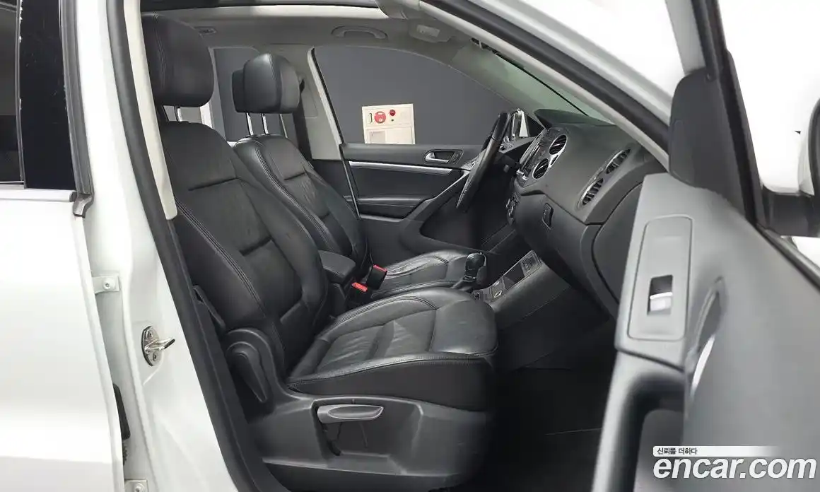 Volkswagen Tiguan 2015 2.0 автомат (гидро), фото 11