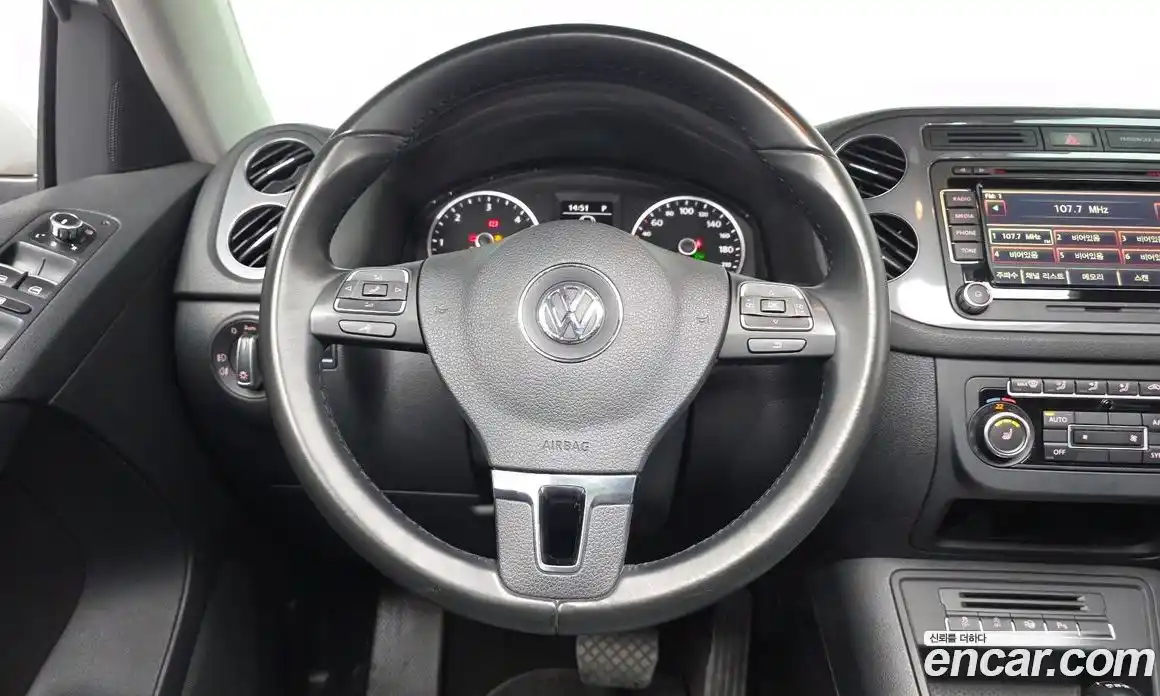 Volkswagen Tiguan 2015 2.0 автомат (гидро), фото 13