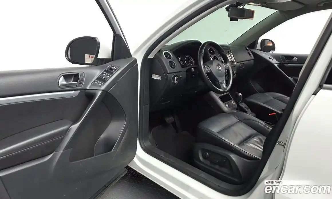 Volkswagen Tiguan 2015 2.0 автомат (гидро), фото 10