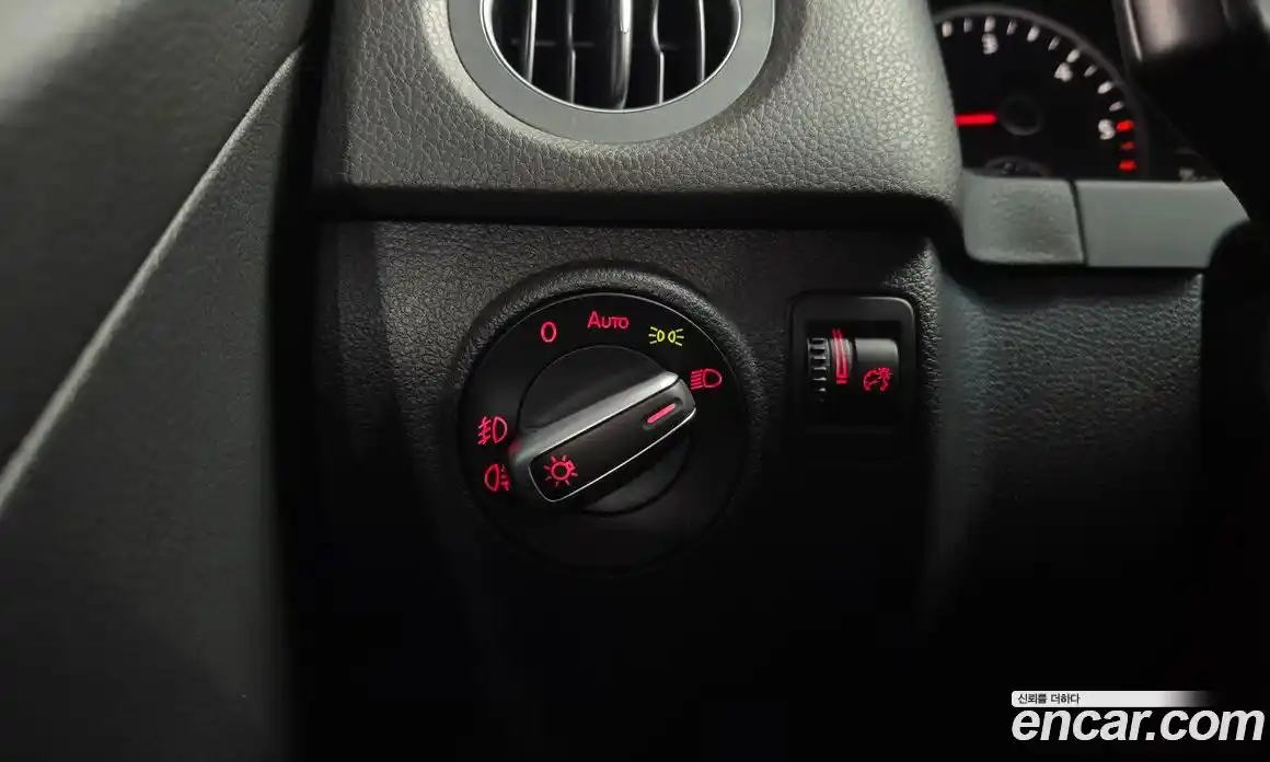 Volkswagen Tiguan 2015 2.0 автомат (гидро), фото 19