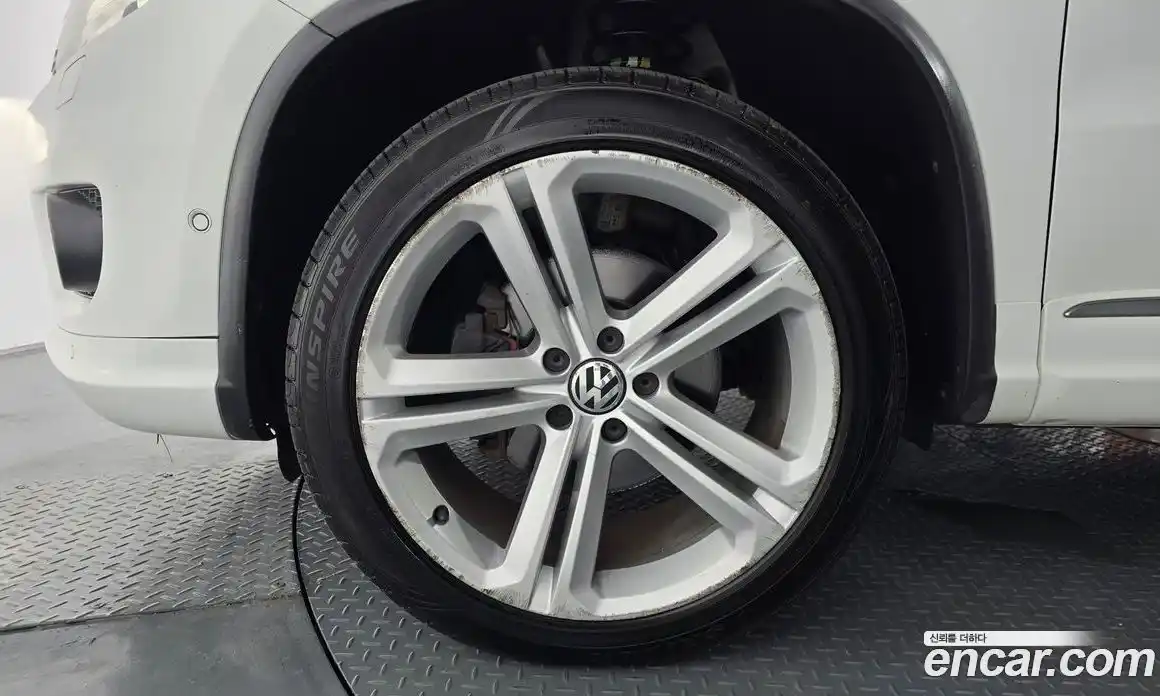 Volkswagen Tiguan 2015 2.0 автомат (гидро), фото 5