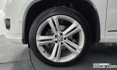 Volkswagen Tiguan 2015 2.0 автомат (гидро), миниатюра 5