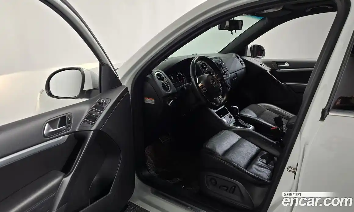 Volkswagen Tiguan 2015 2.0 автомат (гидро), фото 10
