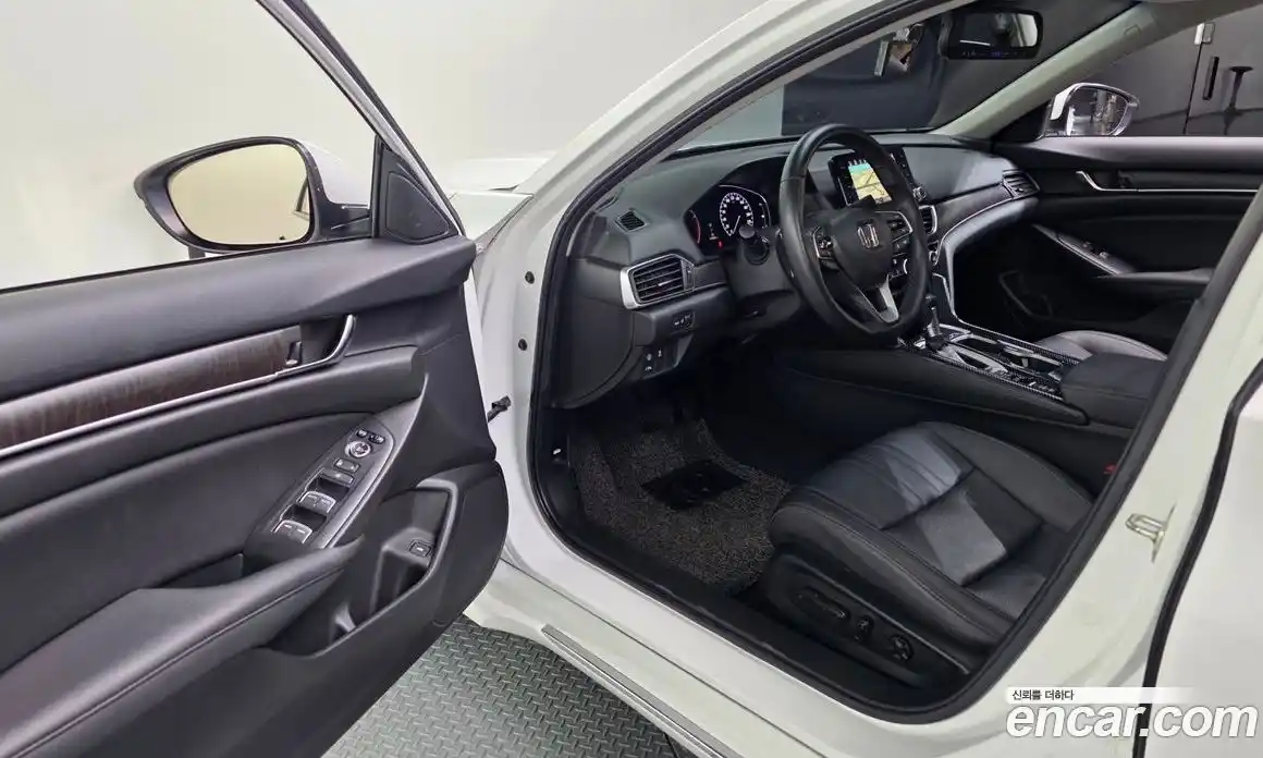 Honda Accord 2019 1.5 автомат (гидро), фото 13