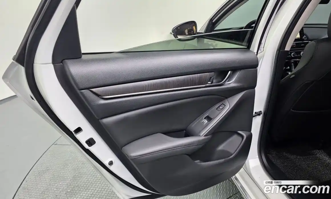 Honda Accord 2019 1.5 автомат (гидро), фото 15