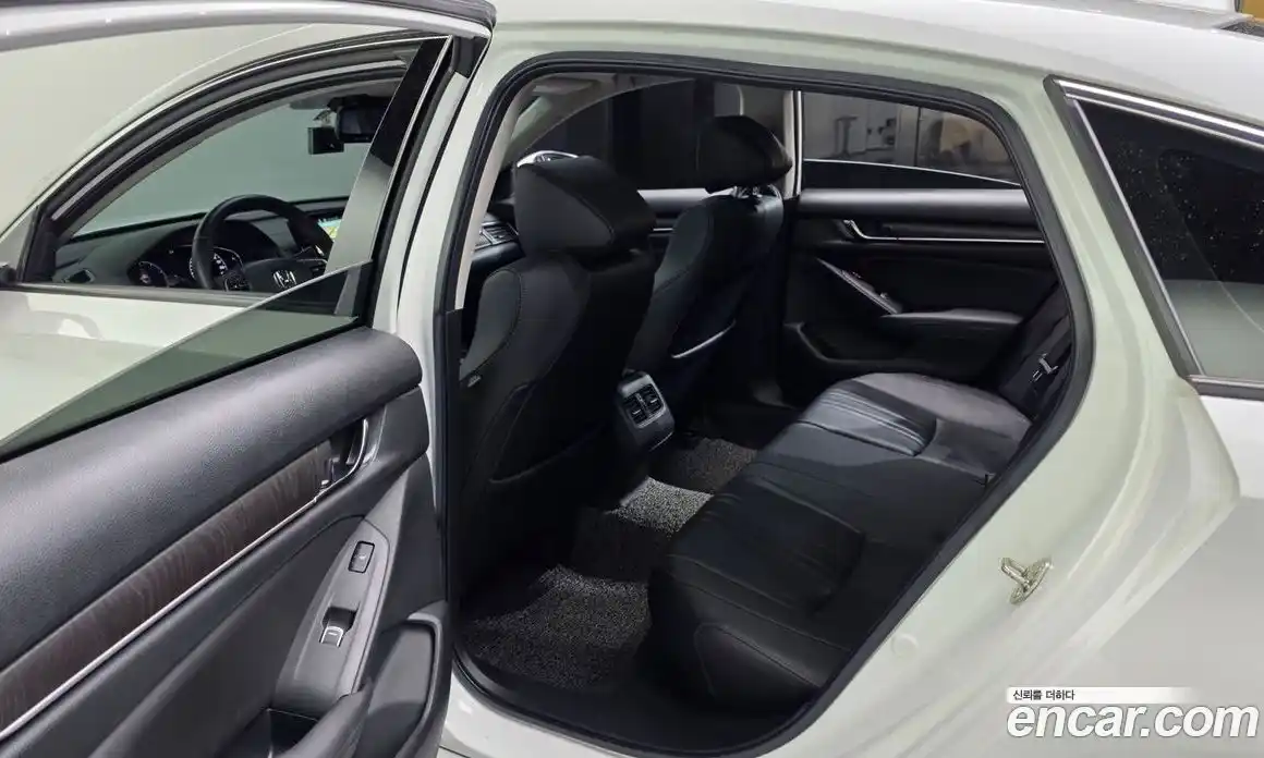 Honda Accord 2019 1.5 автомат (гидро), фото 16