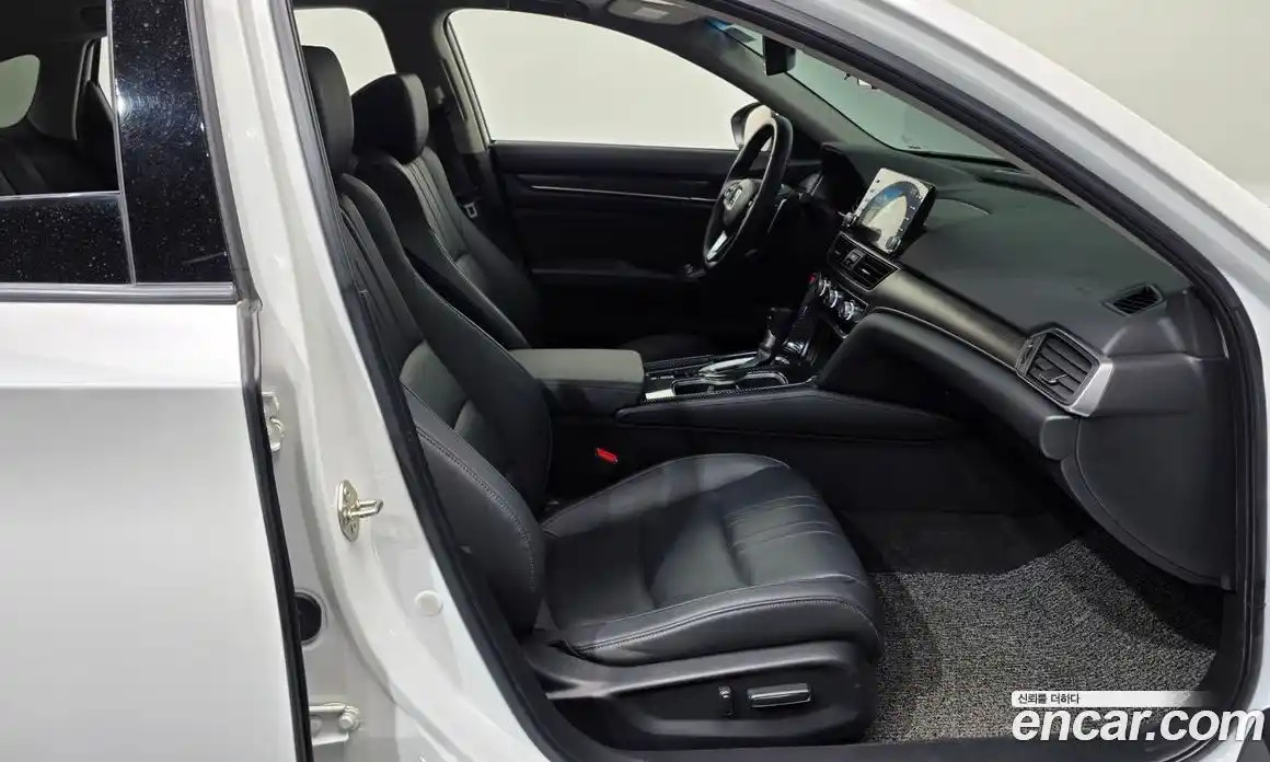Honda Accord 2019 1.5 автомат (гидро), фото 17