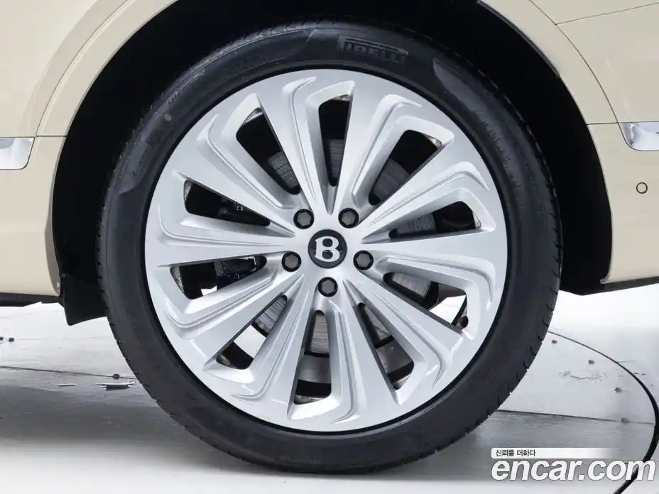 Bentley Bentayga 2025 4.0 автомат (гидро), фото 5 Bentley Bentayga 2025 4.0 автомат (гидро), фото 5