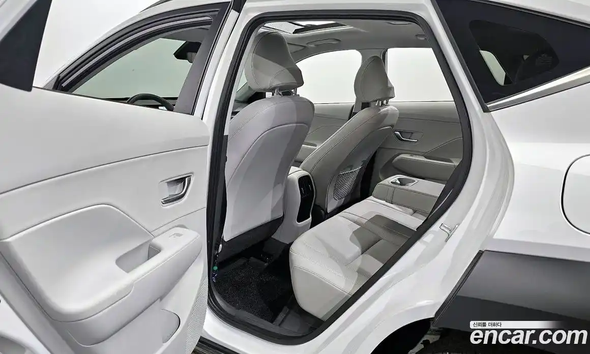 Hyundai Kona 2023 1.6 автомат (гидро), фото 11
