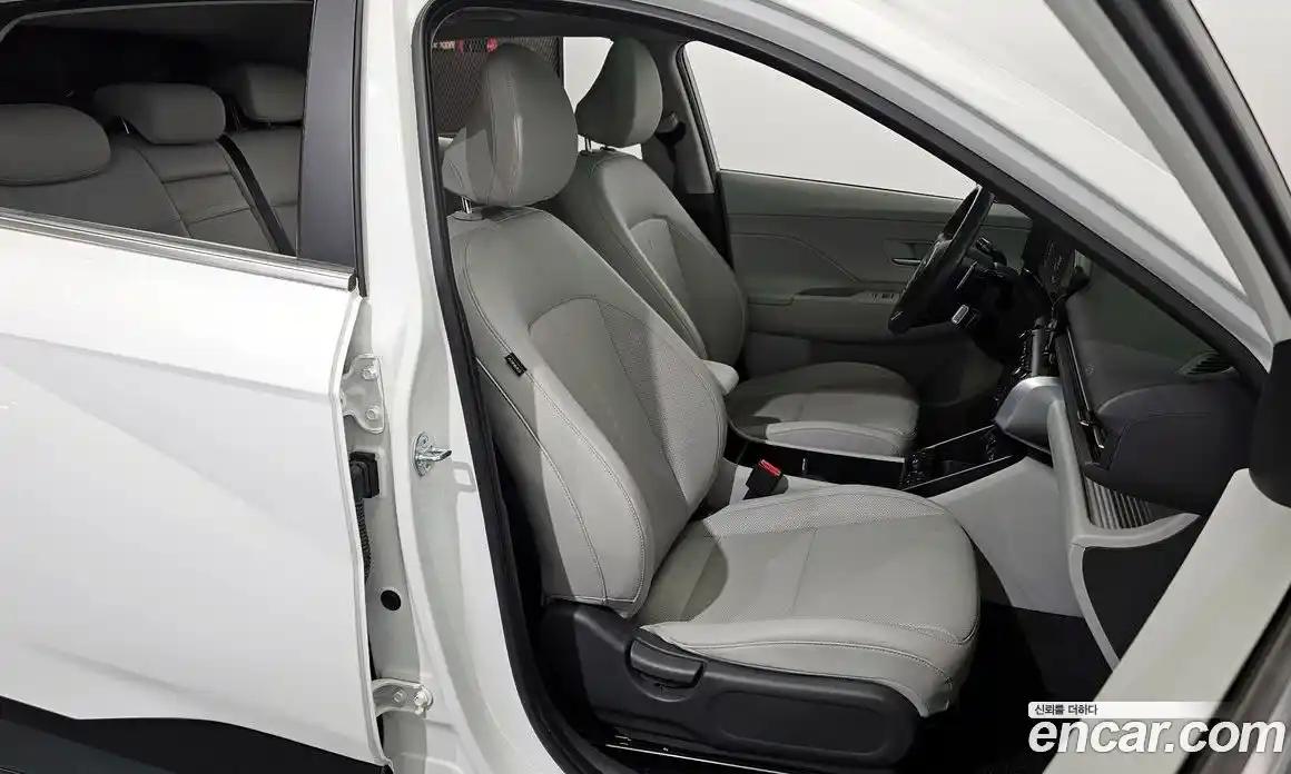 Hyundai Kona 2023 1.6 автомат (гидро), фото 12