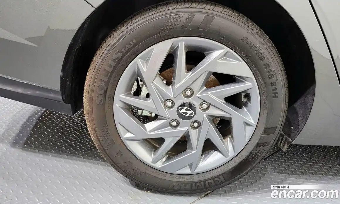 Hyundai Avante 2024 1.6 автомат (гидро), фото 4