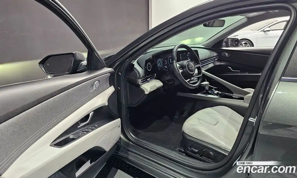Hyundai Avante 2021 1.6 автомат (гидро), фото 13