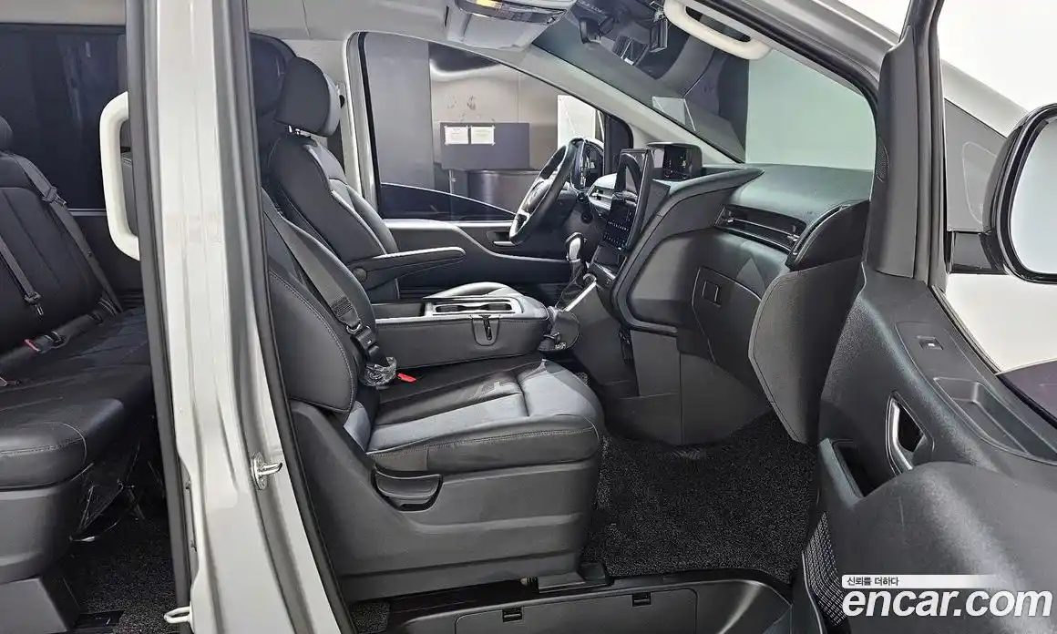Hyundai Staria 2024 3.5 автомат (гидро), фото 15