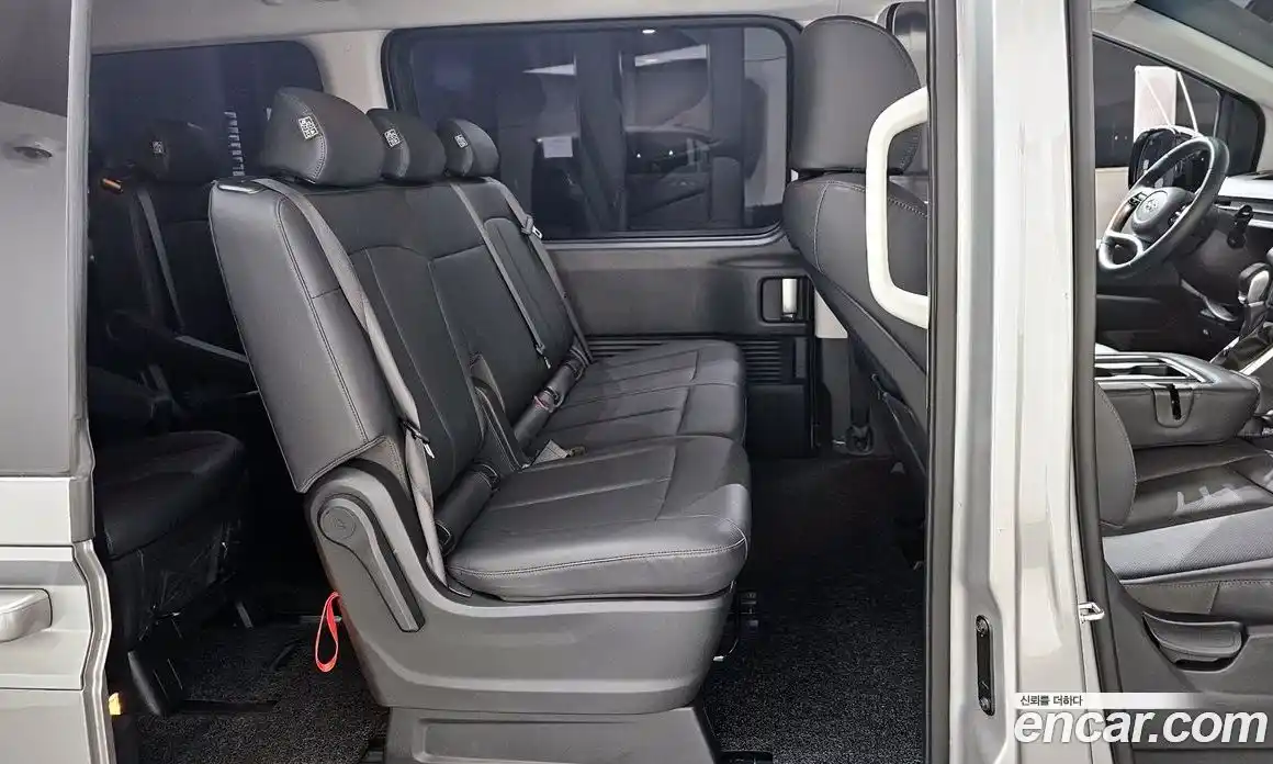 Hyundai Staria 2024 3.5 автомат (гидро), фото 16