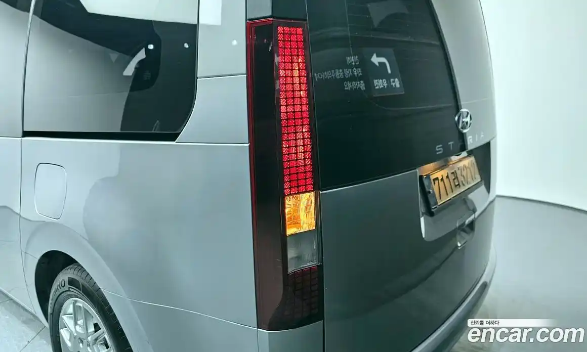 Hyundai Staria 2024 3.5 автомат (гидро), фото 8