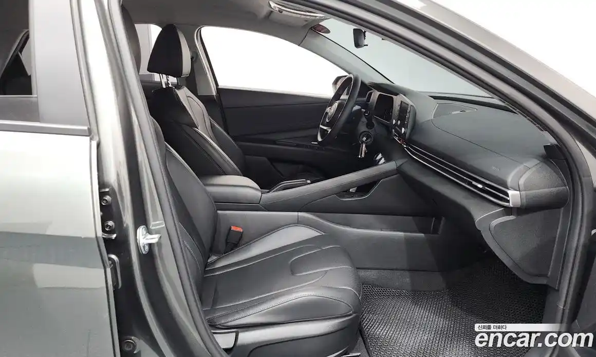 Hyundai Avante 2023 1.6 автомат (гидро), фото 17