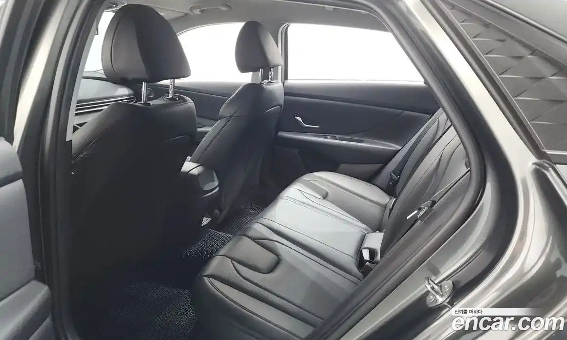Hyundai Avante 2023 1.6 автомат (гидро), фото 18