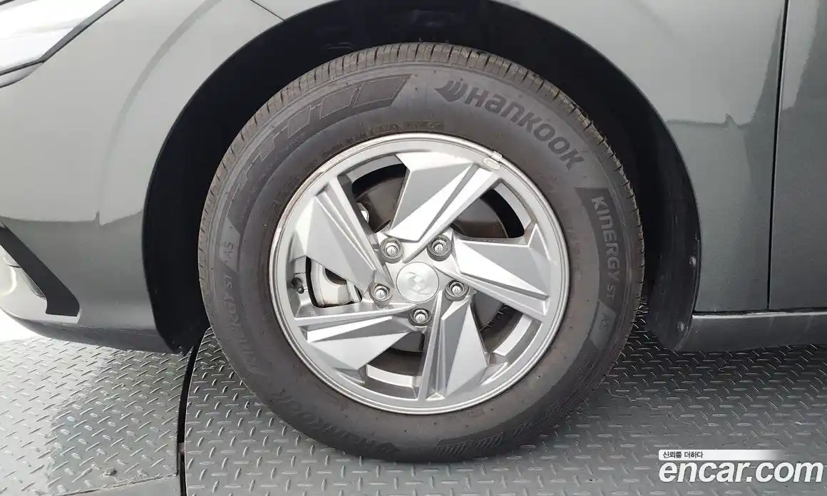 Hyundai Avante 2023 1.6 автомат (гидро), фото 5