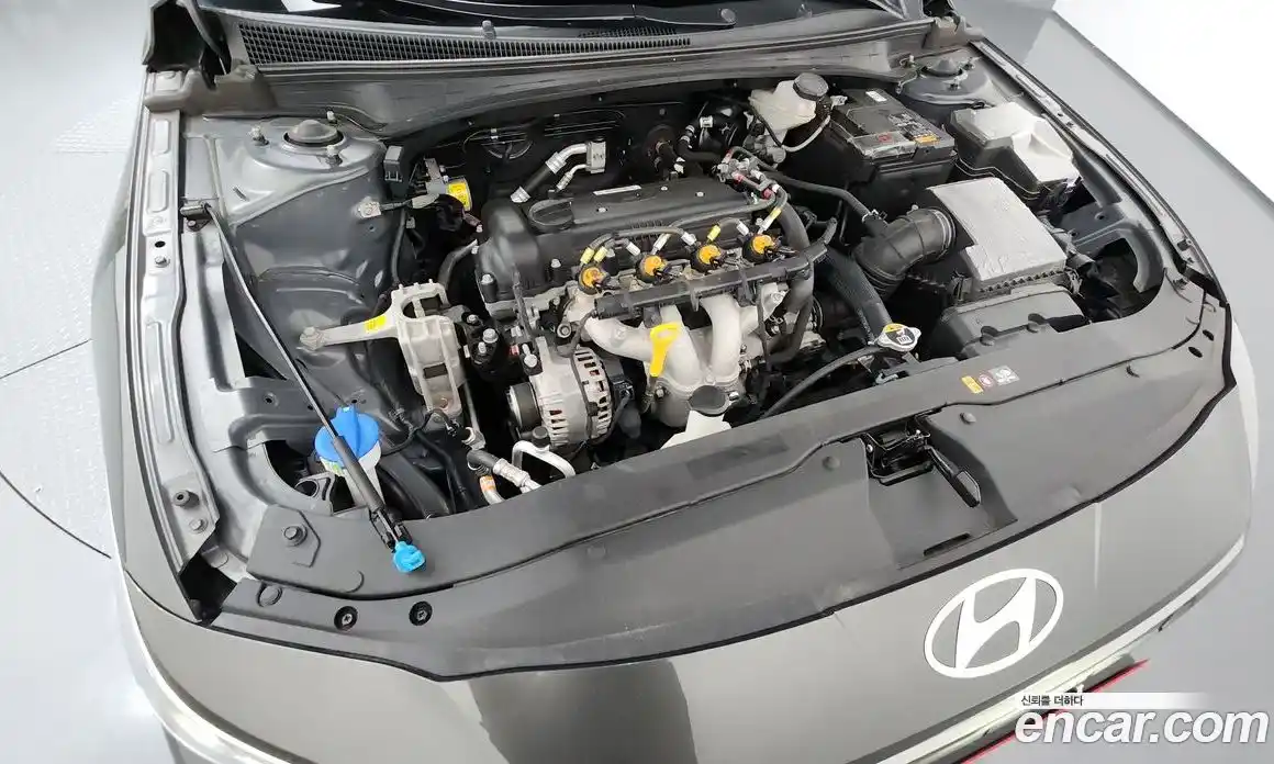 Hyundai Avante 2023 1.6 автомат (гидро), фото 6