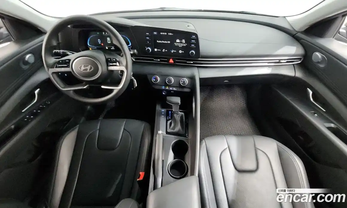 Hyundai Avante 2023 1.6 автомат (гидро), фото 7