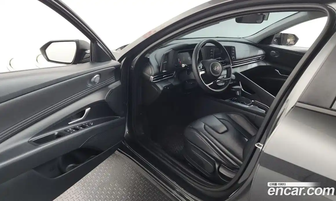 Hyundai Avante 2023 1.6 автомат (гидро), фото 10