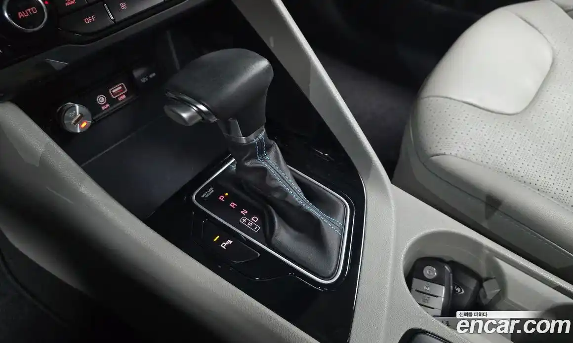 Kia Niro 2018 1.6 автомат (гидро), фото 11