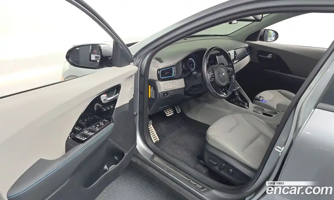 Kia Niro 2018 1.6 автомат (гидро), фото 12