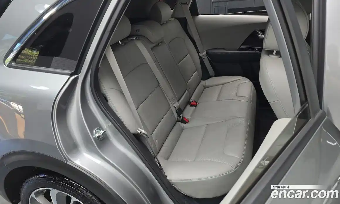 Kia Niro 2018 1.6 автомат (гидро), фото 17