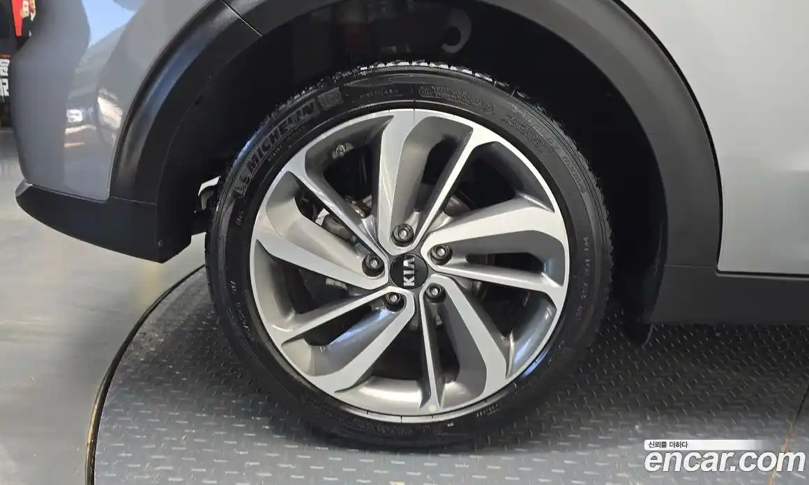Kia Niro 2018 1.6 автомат (гидро), фото 23