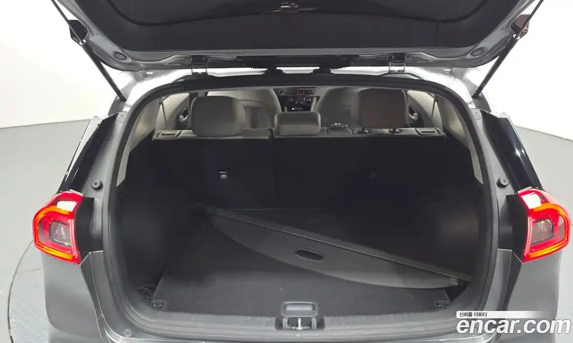 Kia Niro 2018 1.6 автомат (гидро), фото 25