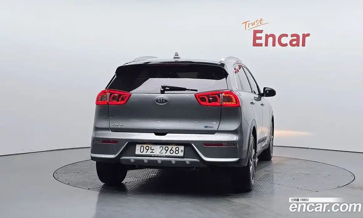 Kia Niro 2018 1.6 автомат (гидро), фото 3